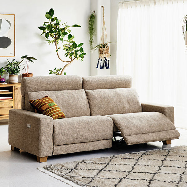 ヘッドレスト部分は手動で角度を変えることが可能。 #オーカーブラウン（スーパーレザーテックス）