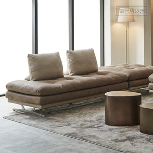 多様なライフスタイルにマッチするアイランドソファ「アデーレ」。 #PLT112 ヨーロピアングレー×FLT06 トープベージュ #シルバーヘアライン