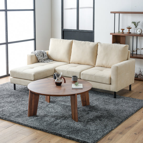 シンプルなフォルムとブラックスチール脚が魅力のソラン。スタイリッシュな見た目でお部屋に圧迫感を与えません。 #PLT110 ミルクティー（プライムレザーテックス）