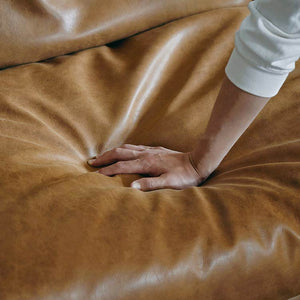 座り当たりが良く、へたりを抑える絶妙な硬さを選んでいます。 #オーカーブラウン（スーパーレザーテックス）