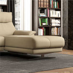 モダンさを際立たせるステンレス脚は、軽やかで洗練された印象をプラス。 #FLT13 シアーベージュ（ファインレザーテックス） #左カウチ