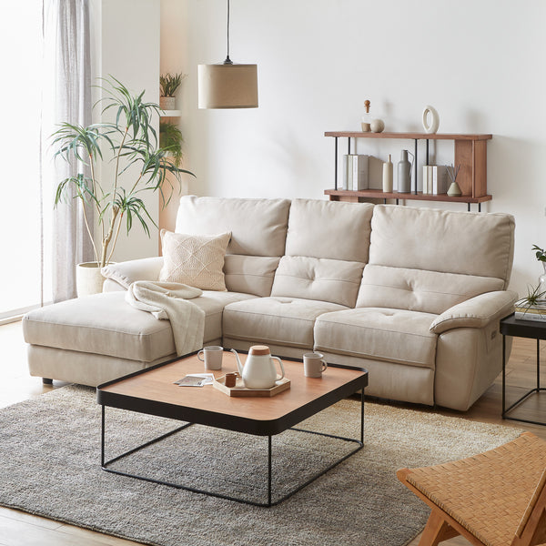 身体をもっちりと包み込む、寝落ち推奨カウチソファ。静かな電動モーターで座る人に合わせた角度でおくつろぎいただけます。 #LT01 キャメル（レザーテックス アニリン）