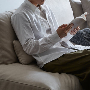 ランバーサポートとして使用することで、腰への負担を軽減し、正しい着座姿勢をサポートします。 #PLT101 ブルースター（プライムレザーテックス） #プライム レザーテックス