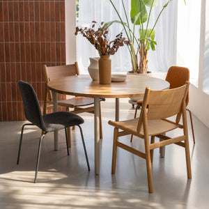 木製家具など異素材との組み合わせも抜群。インテリア上級者のスタイリングに仕上がります。 #ライトグレー