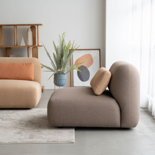 横から見ても美しい、なだらかな曲線。 角のないデザインが空間にやさしい印象を与えます。 #アプリコット