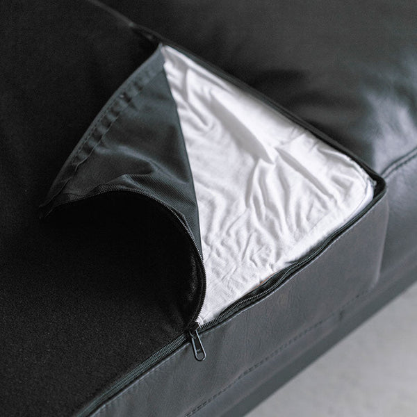 生地は上質な厚革の風合いをリアルに表現した『スーパーレザーテックス（SLT）』。 #アッシュブラック（スーパーレザーテックス）