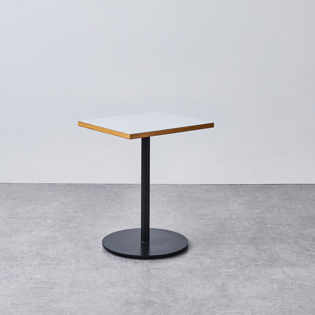 ノムル カフェテーブル 〇脚タイプ