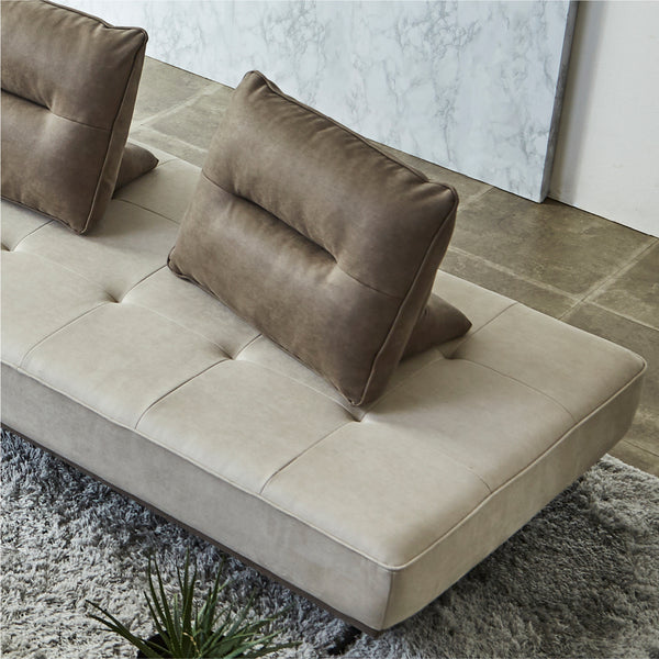 背クッションは置き型式なので、自由に配置してくつろぐことができます。 ※ソファは別売り #PLT101 ブルースター（プライムレザーテックス）