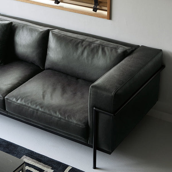 ゆったりとした奥行。 #アッシュブラック（スーパーレザーテックス）