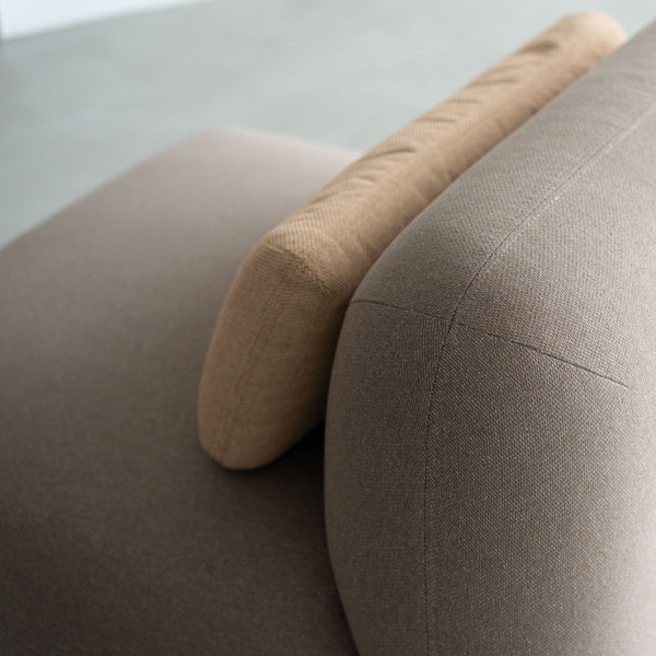 置き方次第で表情が変わるMIUMソファ。 ワンルームからリビングまで幅広く対応します。 #グレージュ