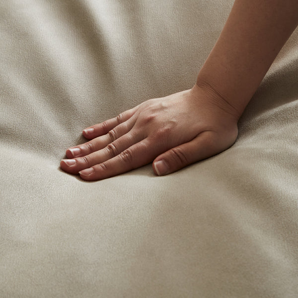 張地は当社オリジナルのレザーテックスシリーズ生地を採用。心地のよい肌触りと上品な質感が特徴です。 #PLT101 ブルースター（プライムレザーテックス）