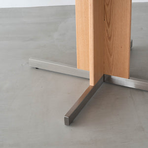 脚を中心に配置した、すっきりとした構造 #Default Title