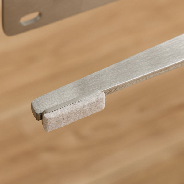 脚裏にはフェルトがついています。 #PLT111 プラチナグレー×PLT112 ヨーロピアングレー（プライムレザーテックス）