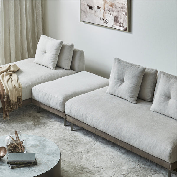 座面には、高密度ウレタンフォーム[40kg)]という層構成で、快適な座り心地を実現。 #A49シャイングレー/PLT112ヨーロピアングレー