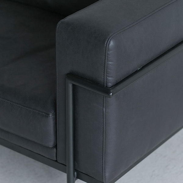 すっきりとした印象のスチールフレーム。 #Default Title