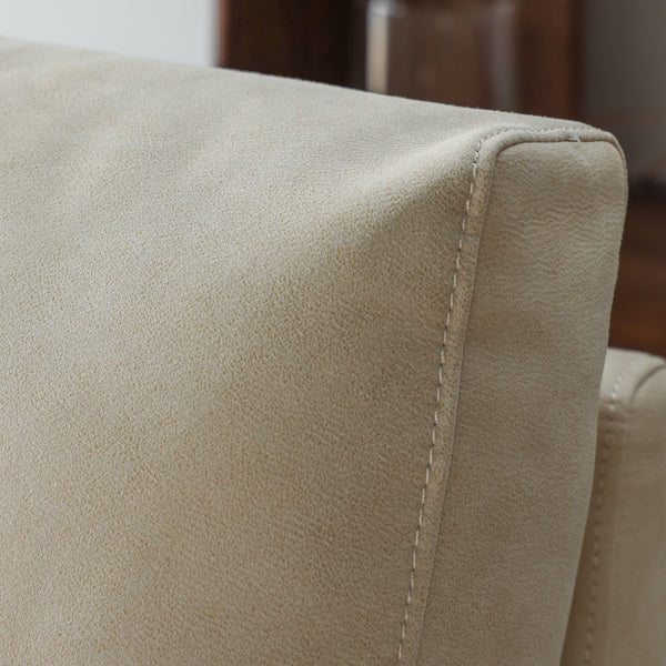 張地にはレザーテックスを採用。夏は通気性がよく、冬はひんやりしにくいので年中快適に過ごせます。 #SLT11 アーモンドブラウン（スーパーレザーテックス）