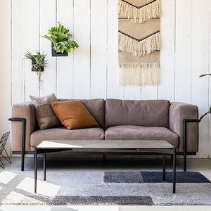 重厚感のあるクッション、すっきりとしたスチールフレームのバランスが絶妙。 #Default Title