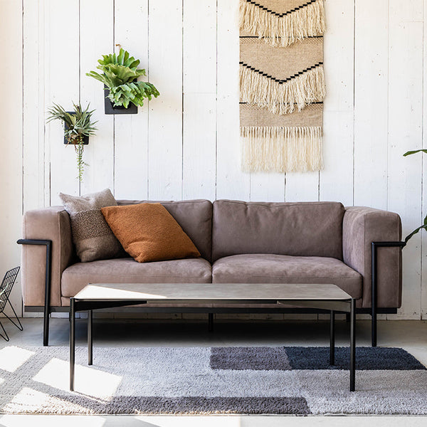 重厚感のあるクッション、すっきりとしたスチールフレームのバランスが絶妙。 #Default Title