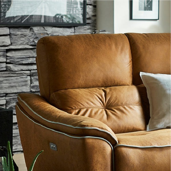 背もたれはハイバック仕様とランバーサポート付き。身体をしっかり支え、長時間でも快適な座り心地を実現。 #PLT111 プラチナグレー（プライムレザーテックス）