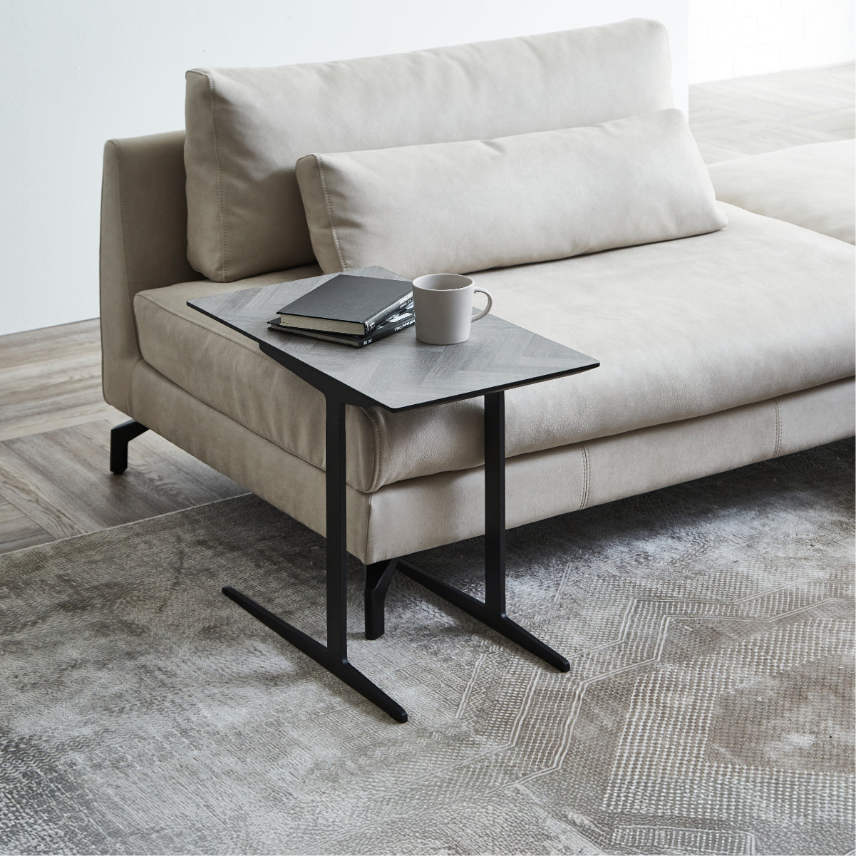 スペイン製　サイドテーブル　輸入家具 カルゴ サイドテーブルL ｜関家具公式通販サイト