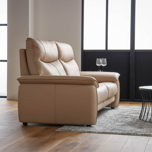 しっかりとしたボリューム感があり、すっきりとシャープな印象の佇まいです。 #FLT04コーラルベージュ