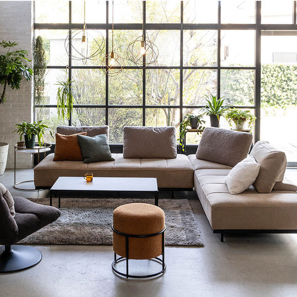 空間を引き締めつつ、無機質な印象を和らげ、柔らかさを演出します。 #Default Title