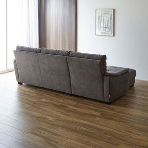 背面も美しく仕上げられているので、お部屋の中央に置いて空間を有効に使うこともできます。 #LT01 キャメル（レザーテックス アニリン）