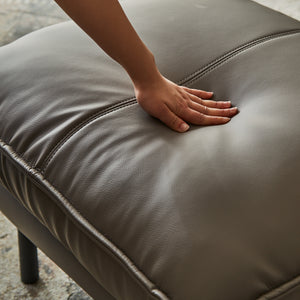 スモールフェザーと高密度ウレタンを使用した、しなやかで優しく包み込まれるような座り心地。 #SILT24 スレートグレー（シルキーレザーテックス）