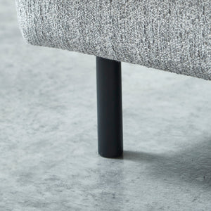 ブラックスチール脚がお部屋を引き締めます。 #右肘