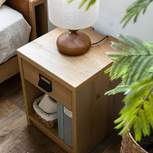 天板にはコンセントのコードを逃がすスリットが入っています。 #Default Title