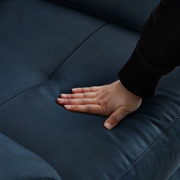 張地は当社オリジナルのレザーテックスシリーズ生地を採用。心地のよい肌触りと上品な質感が特徴です。 #LT01 キャメル（レザーテックス アニリン）