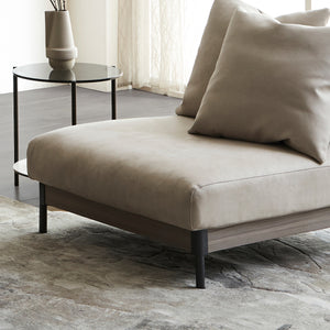 木目調のメラミンがアクセントの、洗練されたデザイン。 #PLT111 プラチナグレー（プライムレザーテックス）