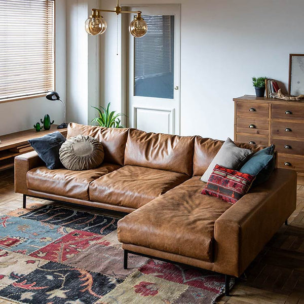 どっしりとした安定感のある、低重心ボディ。 #オーカーブラウン（スーパーレザーテックス）