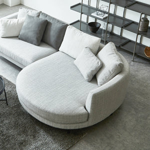 同シリーズのソファと合わせていただくと、ゆったりとくつろげる上質な空間が完成します。 #右肘