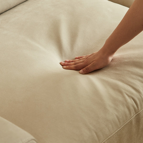 座面には高密度ウレタンフォームとフェザー使用し、優しく包み込まれる贅沢な座り心地に仕上げました。 #LT04 クラフトベージュ（レザーテックス アニリン）