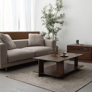 素材の持つ美しい杢目を生かすためにデザインはシンプルに。 このシンプルなデザインを実現するために、 ネジや金具が見えないよう構造にまで拘って設計されています。 #100