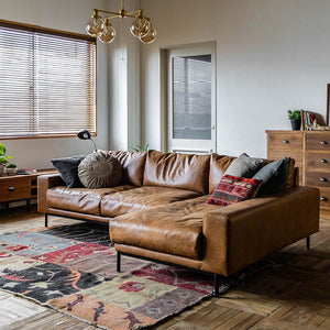 人気のプルートソファのカウチタイプ。 #オーカーブラウン（スーパーレザーテックス）