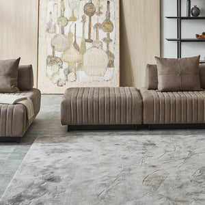 全方位から使える設計で、リビングにゆとりと自由な動線を生み出します。 #LT01 キャメル（レザーテックス アニリン）