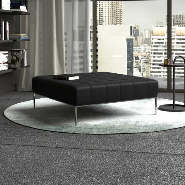 シックな高級アパレルブランドの店内に置かれているような洗練されたデザインの大型のオットマンです。 #LT01 キャメル（レザーテックス アニリン）