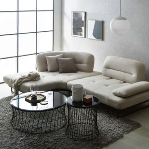 機能性と高級性を兼ね備えた一台は、スタイリッシュな暮らしに自然と溶け込みます。（画像は右カウチソファ） #プラチナグレー×ココアブラウン #プライム レザーテックス