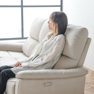 背もたれはハイバックになっており、頭や首、肩までしっかりサポートしてくれます。 #LT03 チャコールブラック（レザーテックス アニリン） #右カウチ