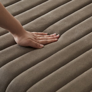 座面は硬めのつくりで、長時間座っていても疲れにくく、安定感があります。 #LT03 チャコールブラック（レザーテックス アニリン）