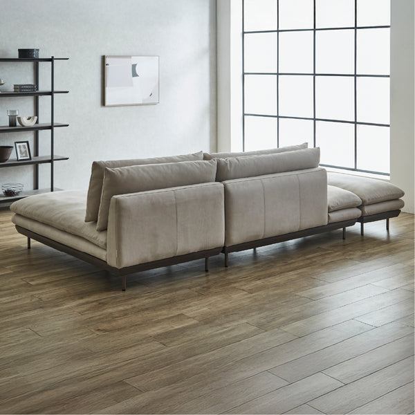 背面や側面のラインまできれいに仕上げているため、お部屋の中央にレイアウトすることも可能です。 #Default Title