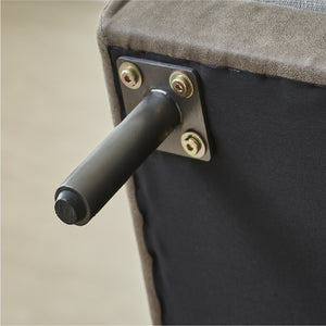 脚裏にはガタツキを防止するアジャスター付き。床の状態に合わせて高さ調整が可能です。 #A49シャイングレー/PLT112ヨーロピアングレー