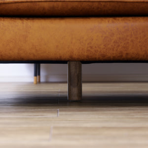 中脚は短く設計されており、座った時の沈み込みをサポートするため、床から浮いた状態が正常です。 #LT01 キャメル #レザーテックス アニリン