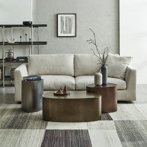 単体ではもちろん、同じシリーズのテーブルと組み合わせて使用することで、空間がさらに洗練された印象を与えます。 #メタルシルバー