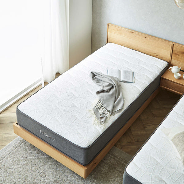 防ダニ・抗菌・防臭効果のある「マイティトップ®Ⅱ」樹脂綿を使用。通常の綿より通気性がよく、吸湿発散性に優れた高密度ニット生地とともにサラッとした肌触りを実現します。※画像はシングルサイズです。 #シングル