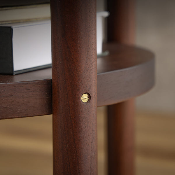 デザインのアクセントになるように、ビスは真鍮製を採用しています。 #ウォールナット