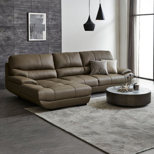 座面高さを低めに設定し少し広めの座面で仕上げることで、ゆったりと座ることができます。 #PLT113 モードグレー（プライムレザーテックス）