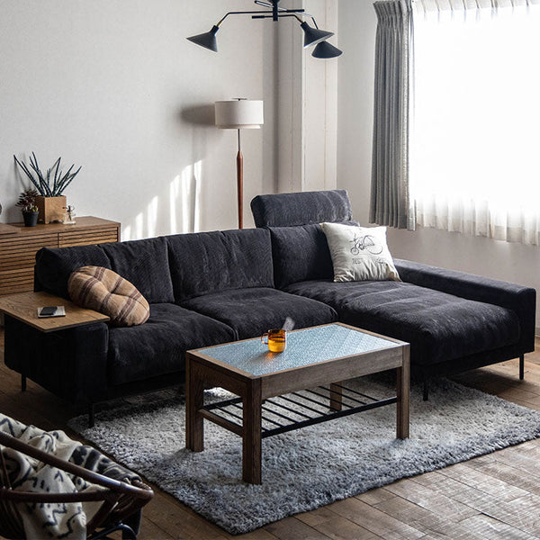 照明やラグなど、一緒にこだわってお気に入りの空間を演出できます。 #オーカーブラウン（スーパーレザーテックス）